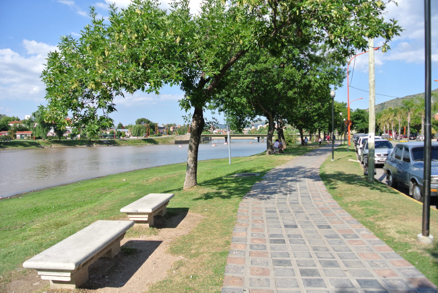 Paseo a las orillas del Lago San Roque en Villa Carlos Paz.