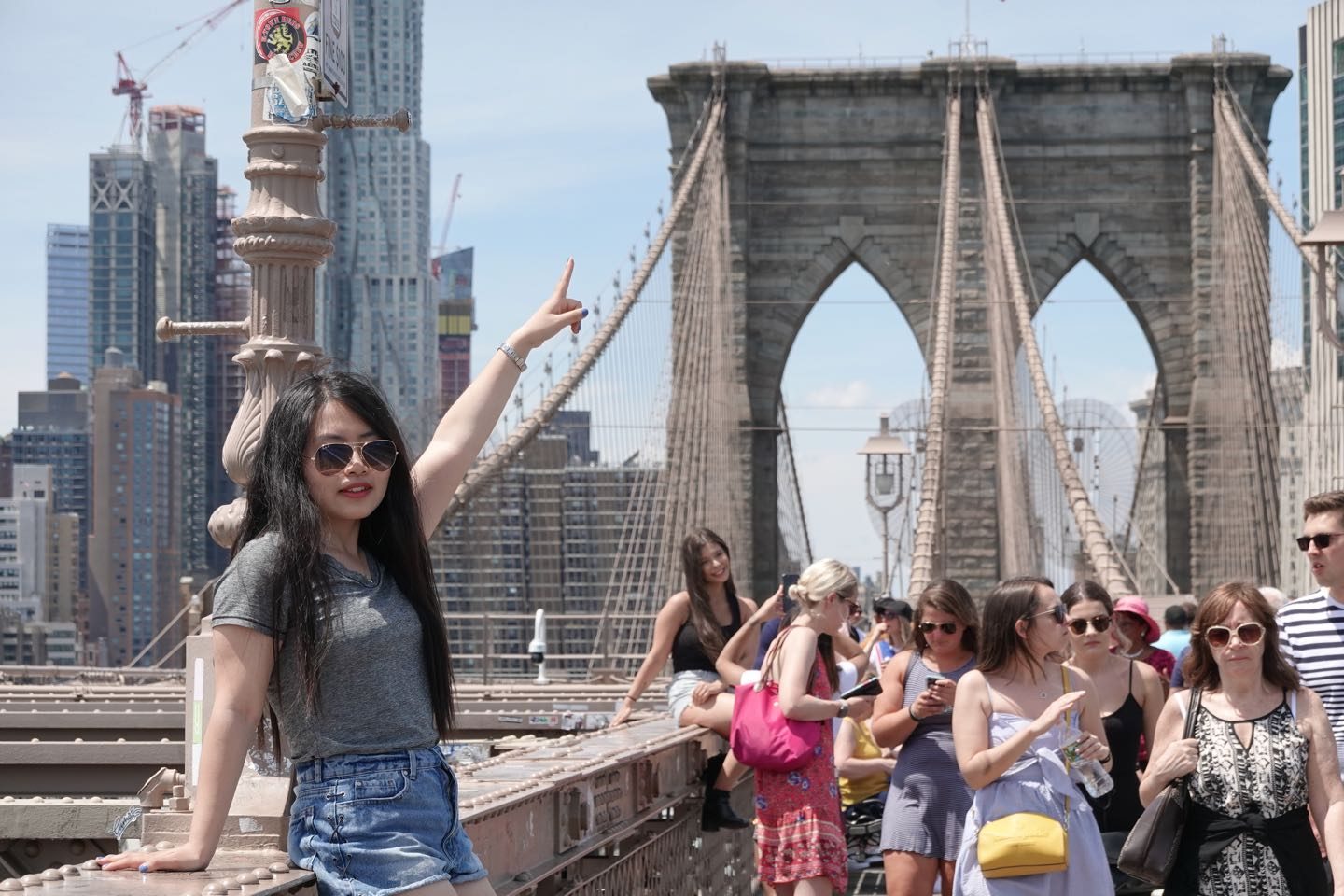 Caminando por el Brooklyn Bridge.