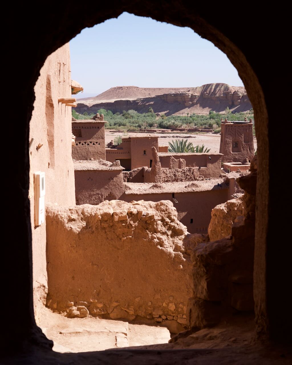 Vistas de un umbral dentro del ksar de Ait Benhaddou.