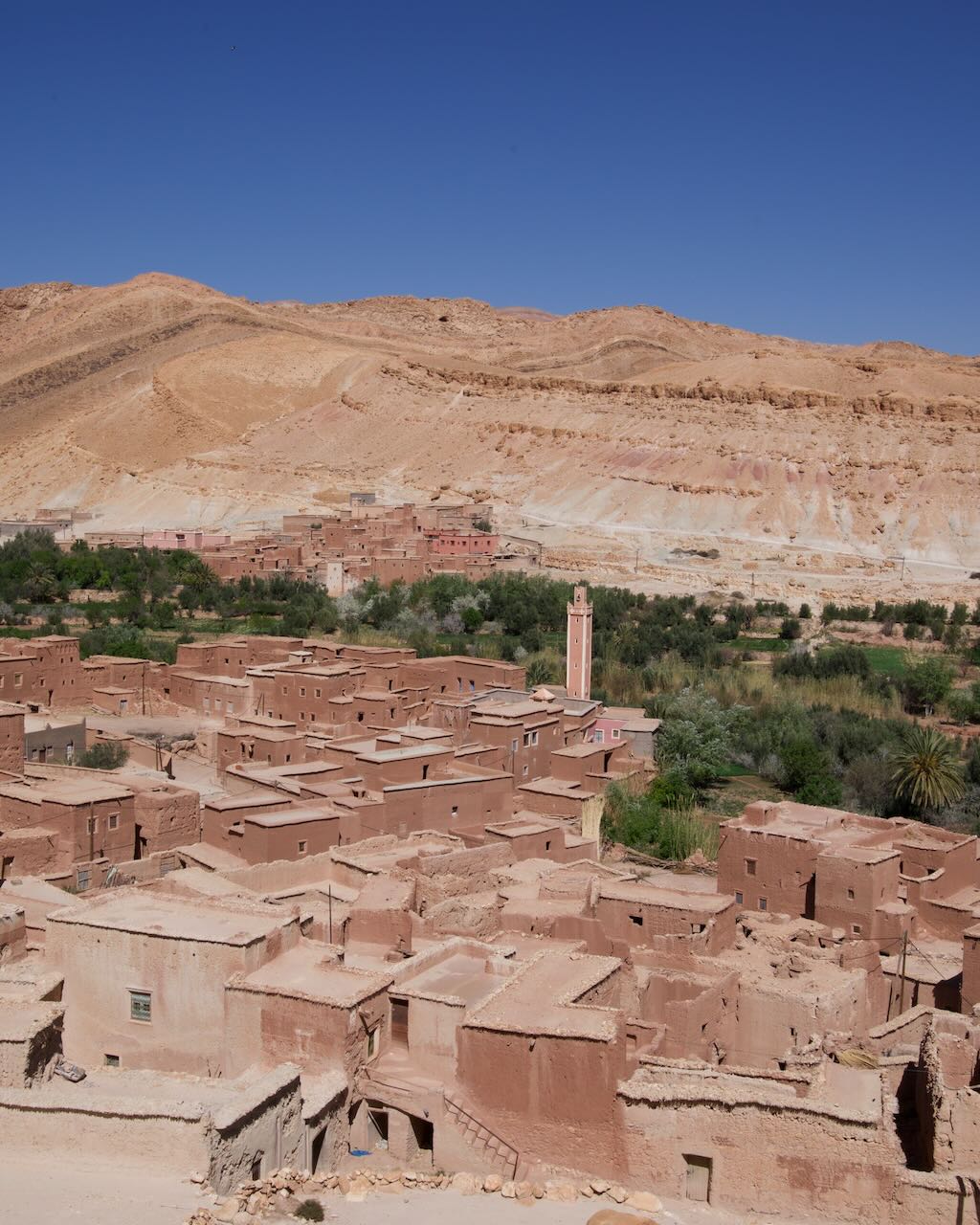 Pueblo de barro visto en el tour hacia Ait Benhaddou en la Cordillera del Atlas.